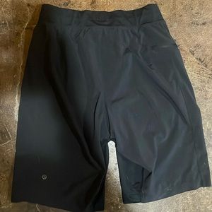 LuLulemon black shorts